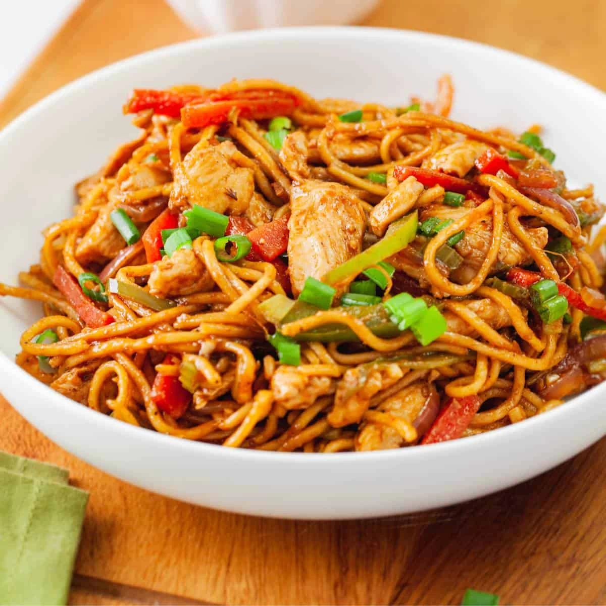 Mỳ gà Ấn Độ món ăn kết hợp hương vị đậm đà của Ấn Độ và món mỳ xào
